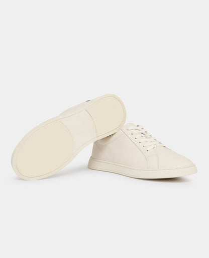 Man wearing a cream Shoe