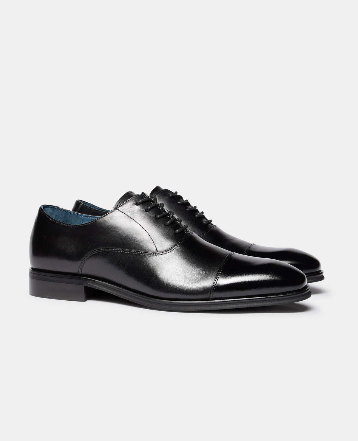 Man wearing a black Leather Garda Shoe